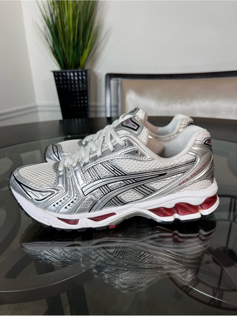 ASICS Gel-Kayano 14 in the White/Pure Silver / Red Women’s Sz 8